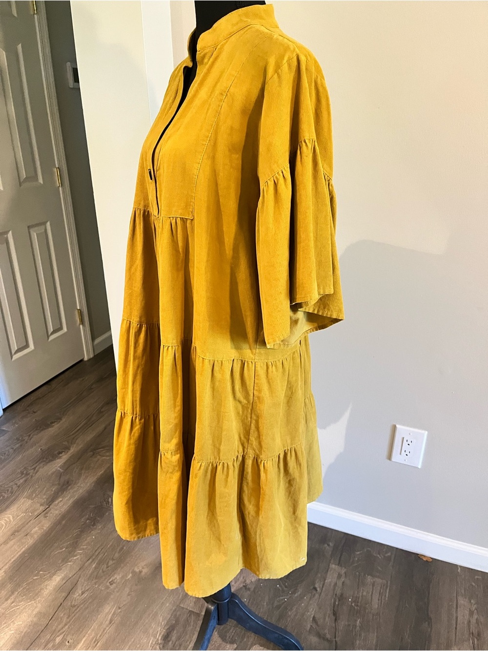 Umgee Mustard Babydoll Dress Size Medium EUC - Picture 3 of 6